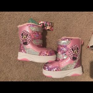 Size 9 toddler snow boots